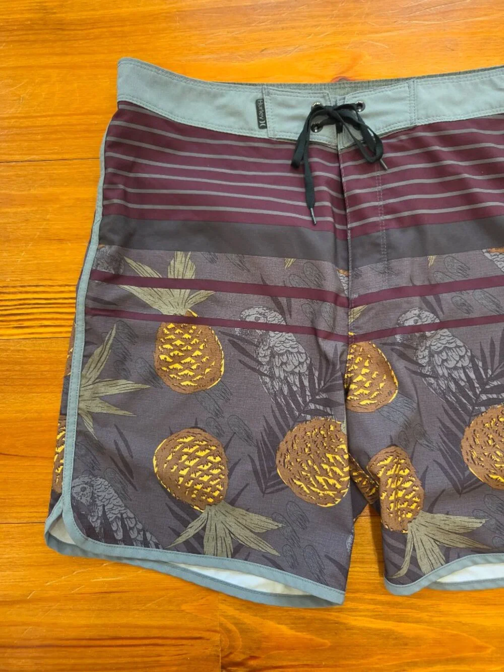 Men's Hurley Phantom Board Shorts 34 Maroon Gray Stripe Performance Pineapple